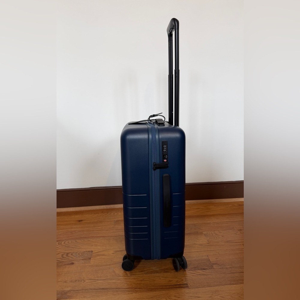 Monos Carry-On Plus (like new) - Picture 2 of 11